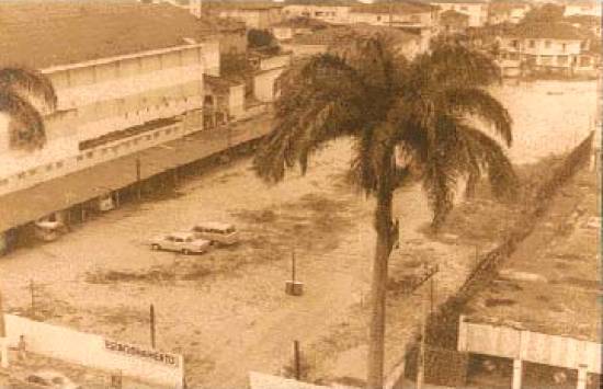 Terreno entre a Rua José Cabalero e a Av. Ana Costa, onde seria a sede do clube, em 1970